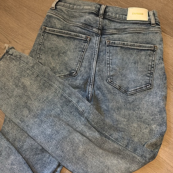 Express Mom Jean - SUPER HIGH RISE - 6 REGULAR - Picture 2 of 9